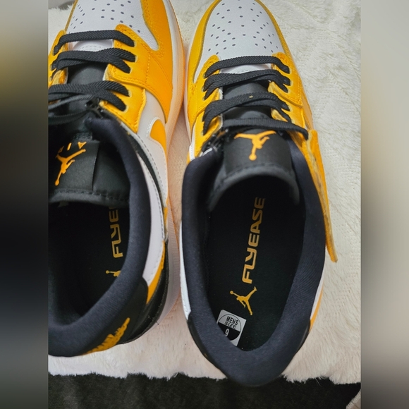 Nike Yellow and White Sneakers Classic Style - Picture 9 of 10